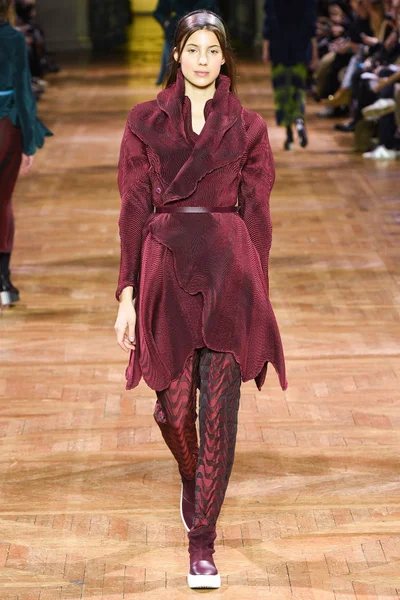 Look 32